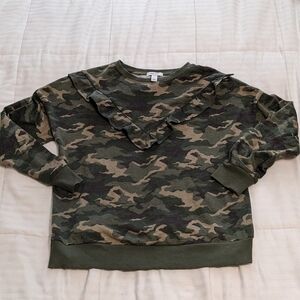 Nine West ladies camouflage sweatshirt with feminine v ruffle size large